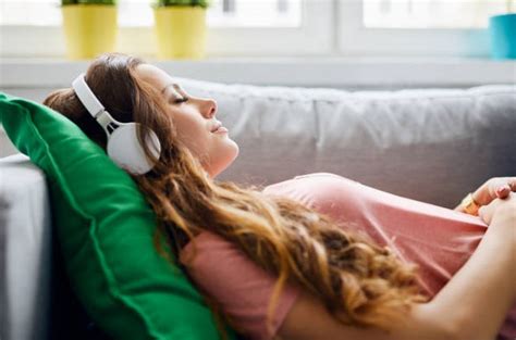 should you listen to music while sleeping? maybe not...